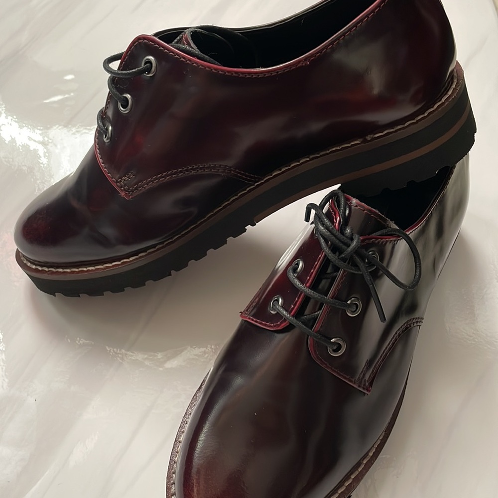 NEW • Leather Lace Up Flat Shoes - Picture 4 of 9